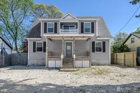 497 Pinecroft Dr, Brick, NJ 08723