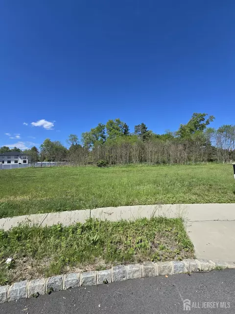 18 Interlaken Rd, South Brunswick, NJ 08852