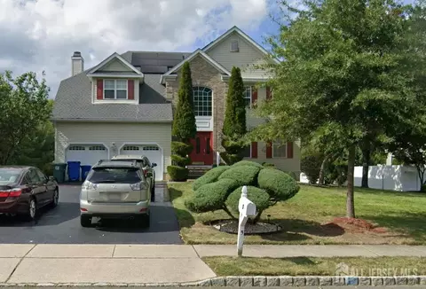 5 Mountain Ash Ct, Monroe, NJ 08831
