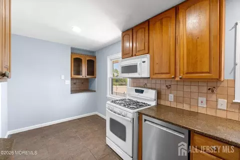 Entry Way - 31 Stevens Rd, Edison, NJ 08817 photo 2 of 2