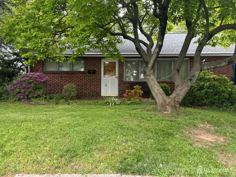 10 Miko Rd, Edison, NJ 08817