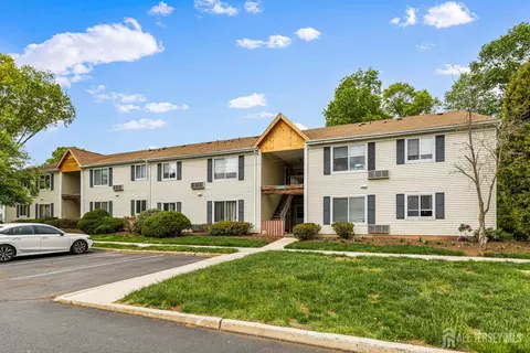 42 Norwich Pl, Somerset, NJ 08873
