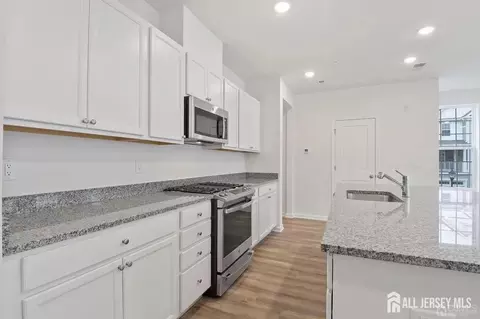 735 Station Rd, Dunellen, NJ 08812