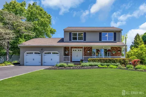 18 Johnfield Ct, Piscataway, NJ 08854
