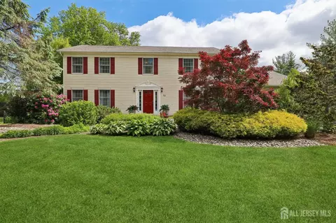 14 Alexander Dr, Monroe, NJ 08831