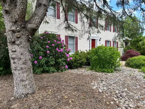 14 Alexander Dr, Monroe, NJ 08831