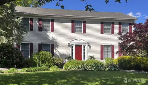 14 Alexander Dr, Monroe, NJ 08831