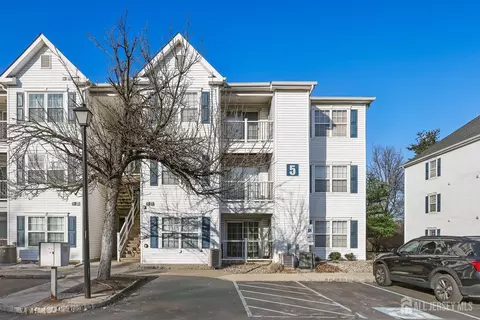 517 Waterford Dr, Edison, NJ 08817