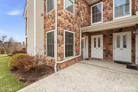 116 Chariot Ct, Piscataway, NJ 08854