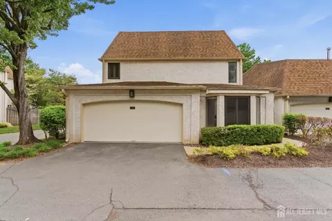 76 Carriage Pl, Edison, NJ 08820