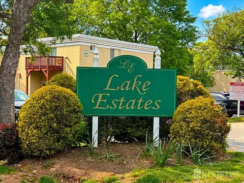 7 Lake Ave #4B, East Brunswick, NJ 08816