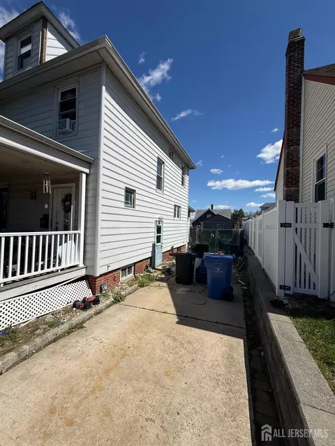 6 James St, South River, NJ 08882