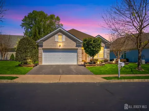 16 Barbaras Way, Jackson, NJ 08527