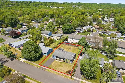 154 Mulberry Ln, Middlesex, NJ 08846