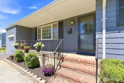 154 Mulberry Ln, Middlesex, NJ 08846