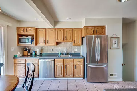 Kitchen - 27 Eileen Way, Edison, NJ 08837 photo 2 of 3