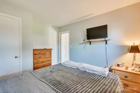 Bedroom - 27 Eileen Way, Edison, NJ 08837 photo 7 of 7