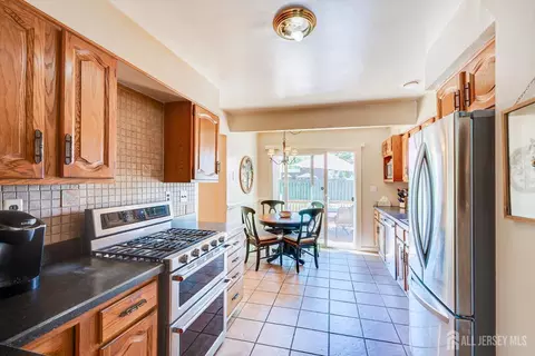 Kitchen - 27 Eileen Way, Edison, NJ 08837 photo 3 of 3