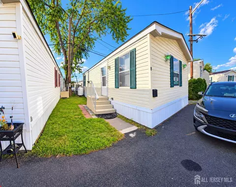 8 3rd St, Avenel, NJ 07001
