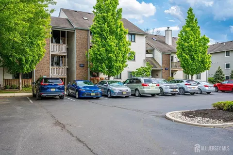 511 Ravens Crest Dr, Plainsboro, NJ 08536