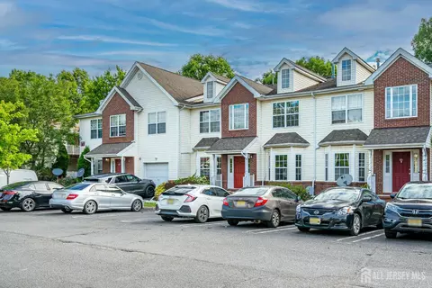 56 Forest Dr, Piscataway, NJ 08854
