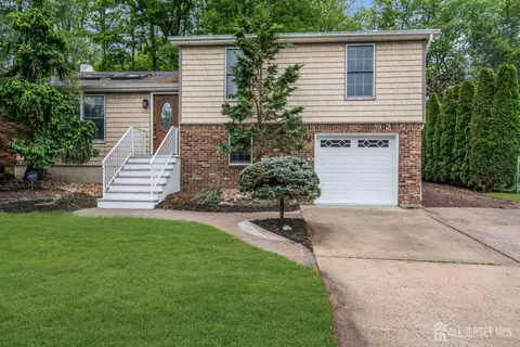 66 Dayton Rd, Jamesburg, NJ 08831