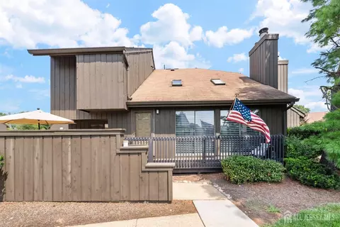 18 Westgate Dr, Edison, NJ 08820