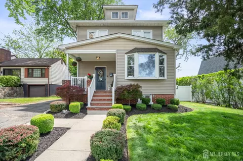 24 Dartmouth St, Edison, NJ 08837