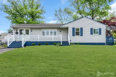 209 Ridge Ave, Belford, NJ 07718