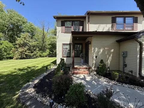 9 Hoffman Ct, East Brunswick, NJ 08816