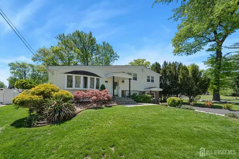 88 Montrose Ave, Colonia, NJ 07067