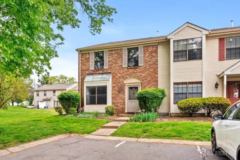 127 Berkshire Ct, Piscataway, NJ 08854