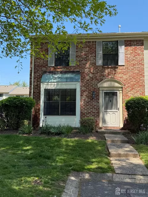 127 Berkshire Ct, Piscataway, NJ 08854