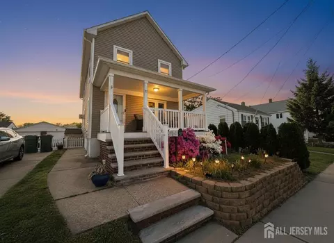 37 Boehmhurst Ave, Sayreville, NJ 08872