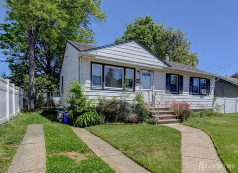 96 Willow St, Carteret, NJ 07008
