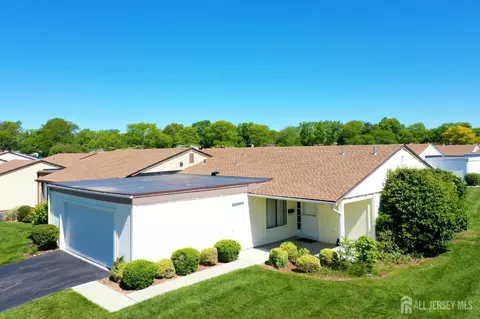 9 Aspen Plz # -C, Monroe, NJ 08831