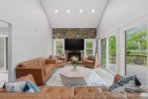 Living - 208 Hidden Hollow Ct, Edison, NJ 08820 photo 1 of 2