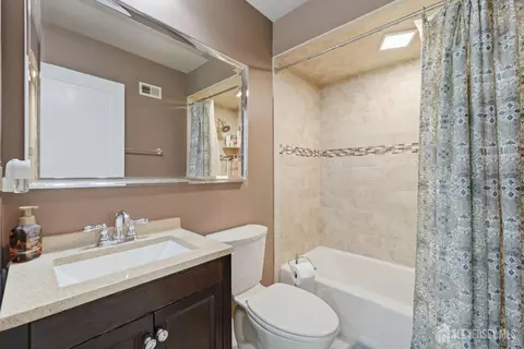 Bath - 208 Hidden Hollow Ct, Edison, NJ 08820 photo 4 of 4