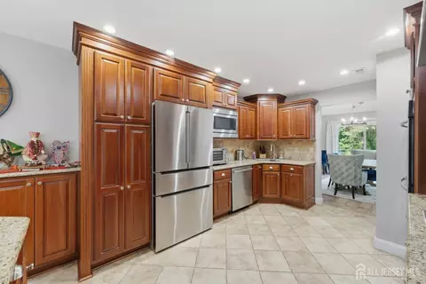 Kitchen - 208 Hidden Hollow Ct, Edison, NJ 08820 photo 2 of 2