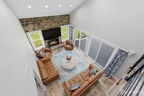 Living - 208 Hidden Hollow Ct, Edison, NJ 08820 photo 2 of 2