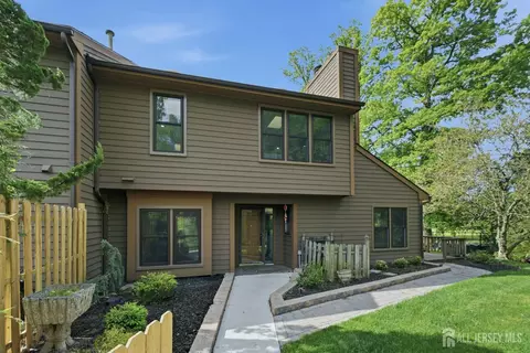 208 Hidden Hollow Ct, Edison, NJ 08820