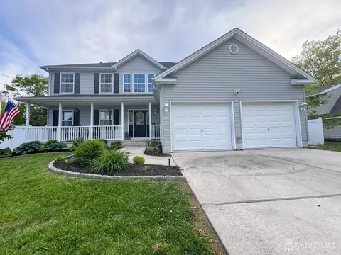 137 Bowsprit Rd, Stafford, NJ 08050