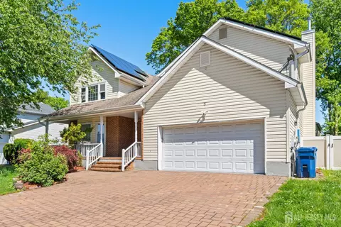 8 Danny Ct, North Brunswick, NJ 08902