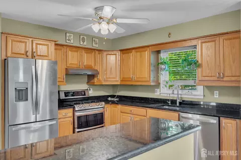 Kitchen - 3 Wilton Ave, Middlesex, NJ 08846 photo 2 of 4