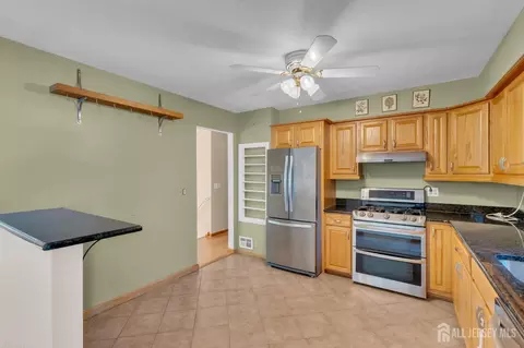 Kitchen - 3 Wilton Ave, Middlesex, NJ 08846 photo 3 of 4