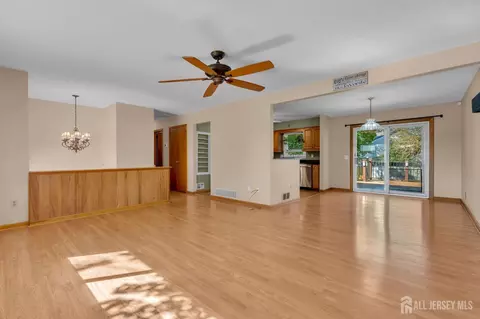 Living - 3 Wilton Ave, Middlesex, NJ 08846 photo 3 of 5
