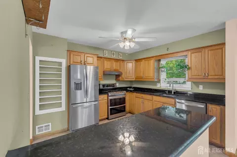 Kitchen - 3 Wilton Ave, Middlesex, NJ 08846 photo 1 of 4