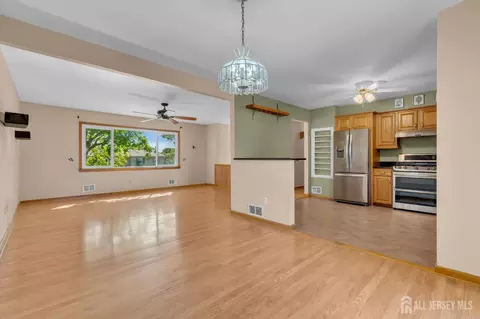 Living - 3 Wilton Ave, Middlesex, NJ 08846 photo 4 of 5