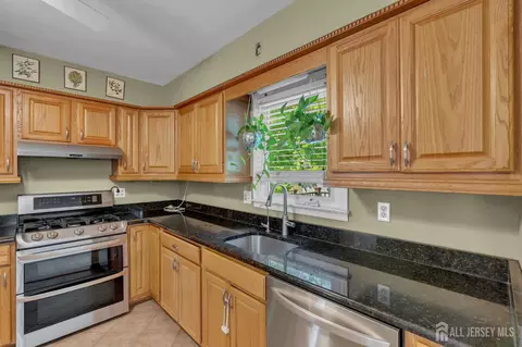 Kitchen - 3 Wilton Ave, Middlesex, NJ 08846 photo 4 of 4