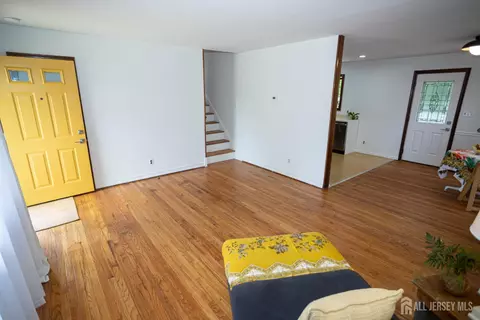 Entry Way - 8 Stony Rd, Edison, NJ 08817 photo 2 of 4